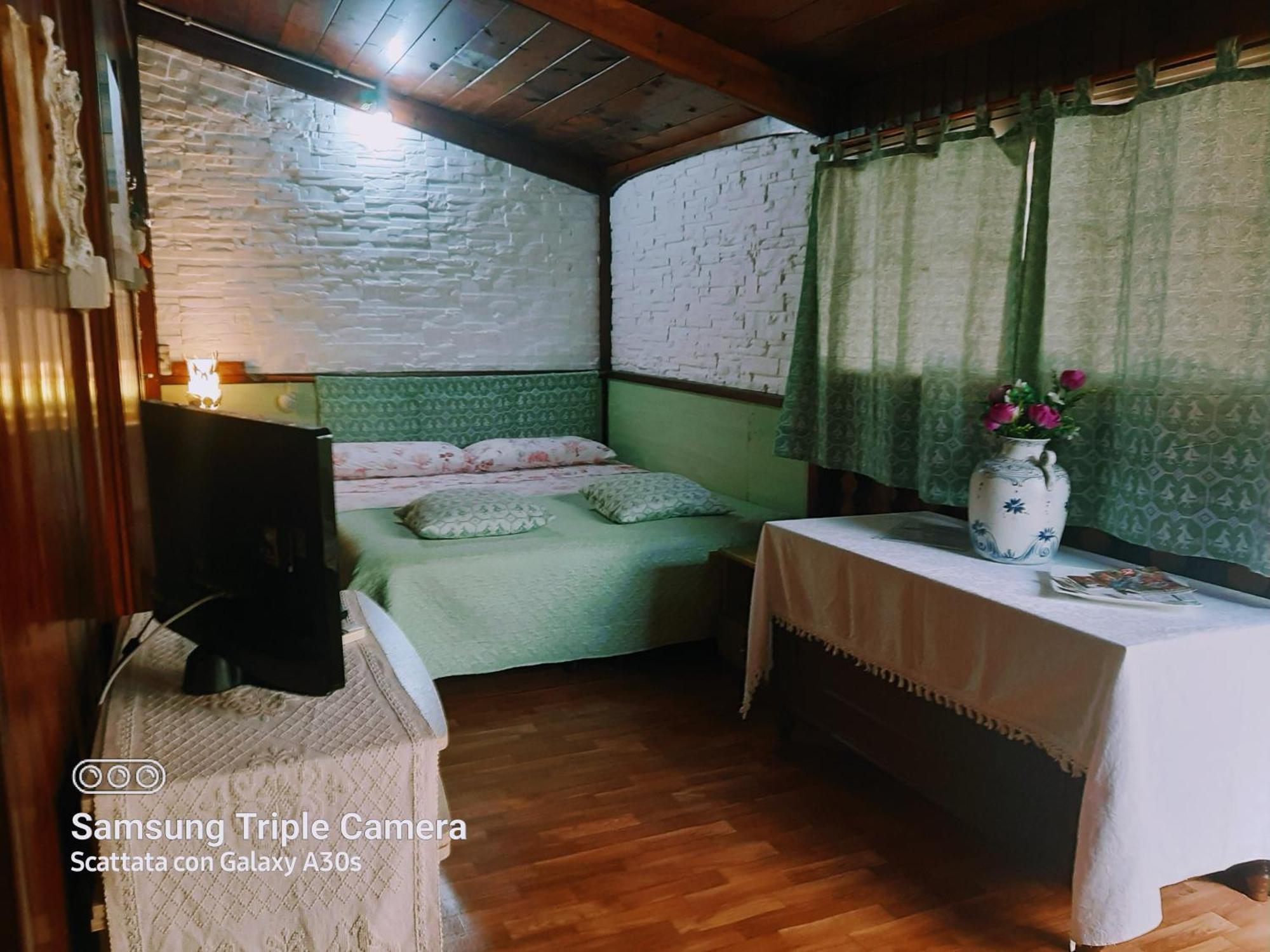 Tom E Jerry Bed & Breakfast Domus De Maria Bilik gambar